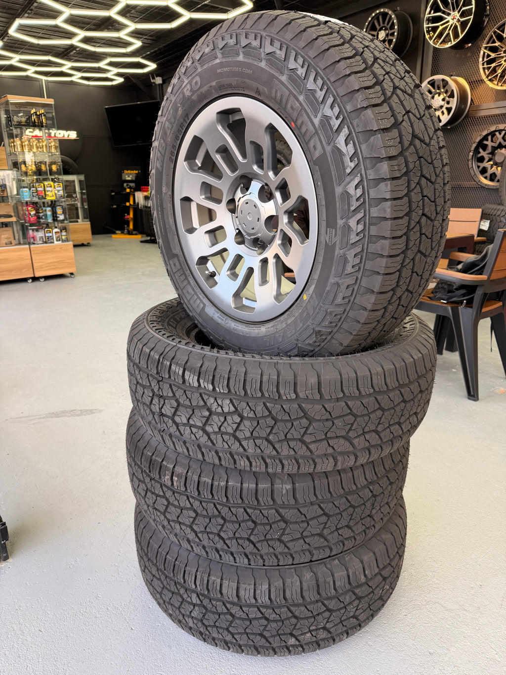 Momo A/T G015 265/65R17