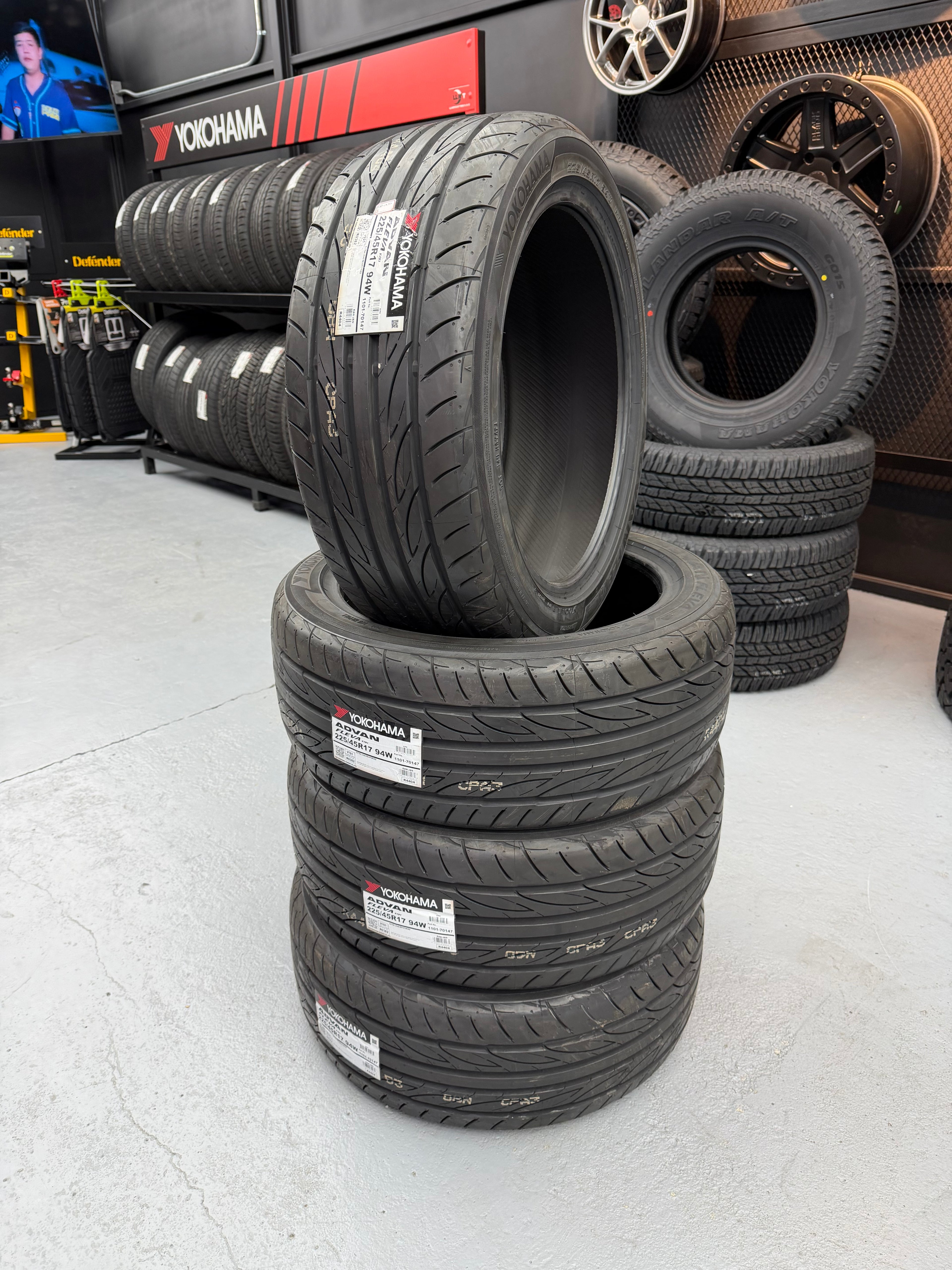 Yokohama ADVAN Fleva V701 225/45R17 94W