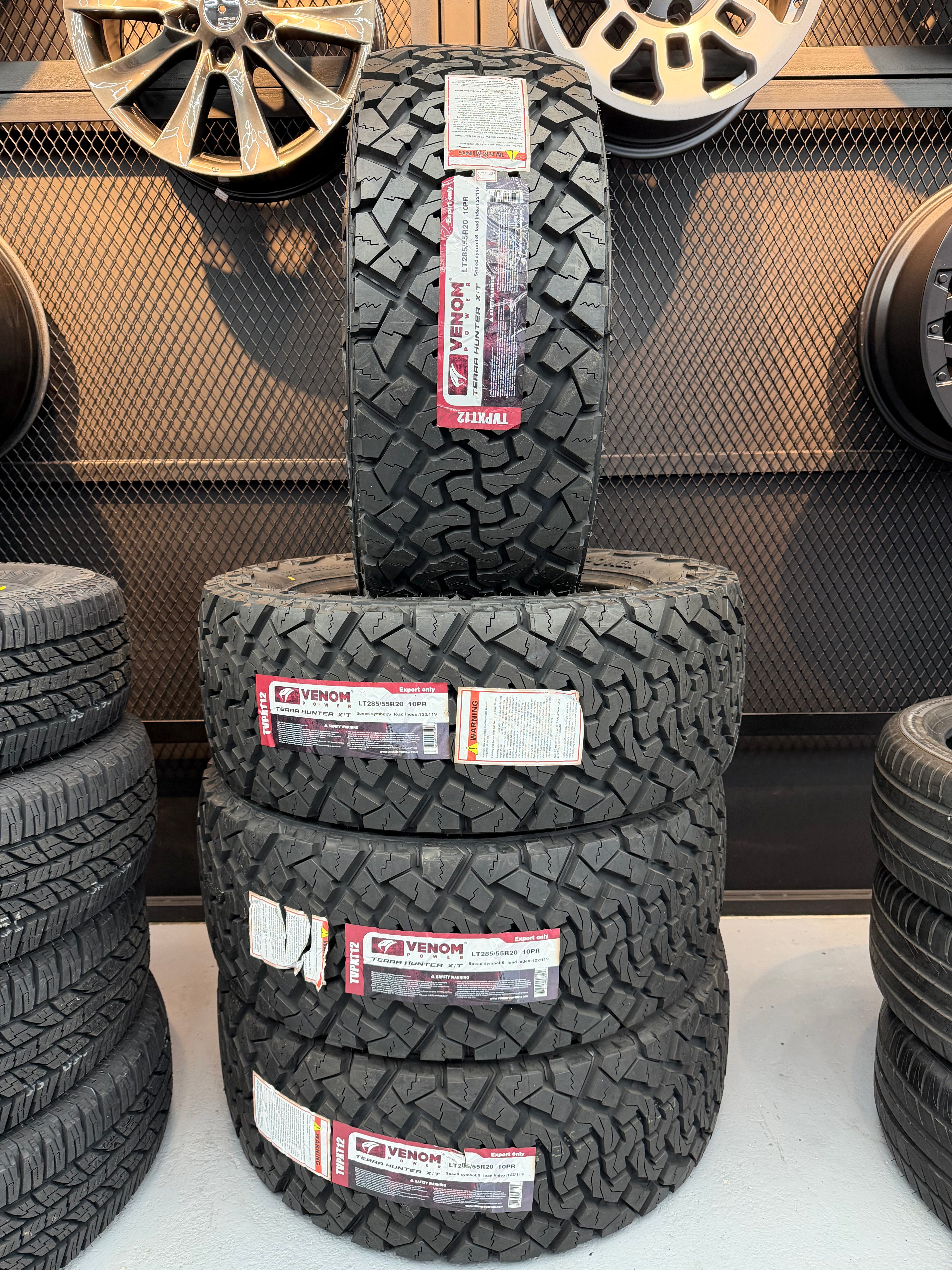 Venom Power Terra Hunter X/T LT285/55R20 10PR