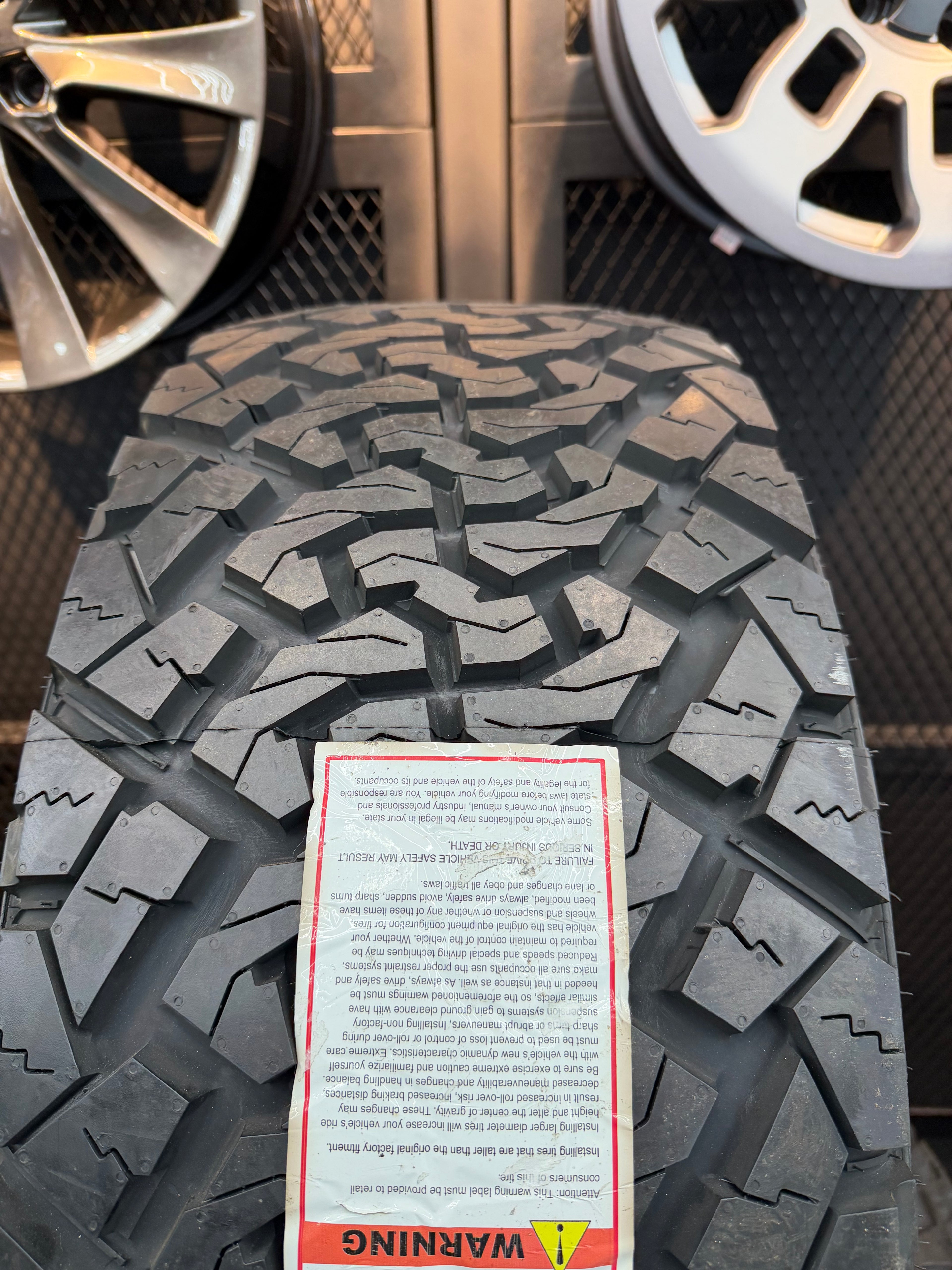Venom Power Terra Hunter X/T LT285/55R20 10PR