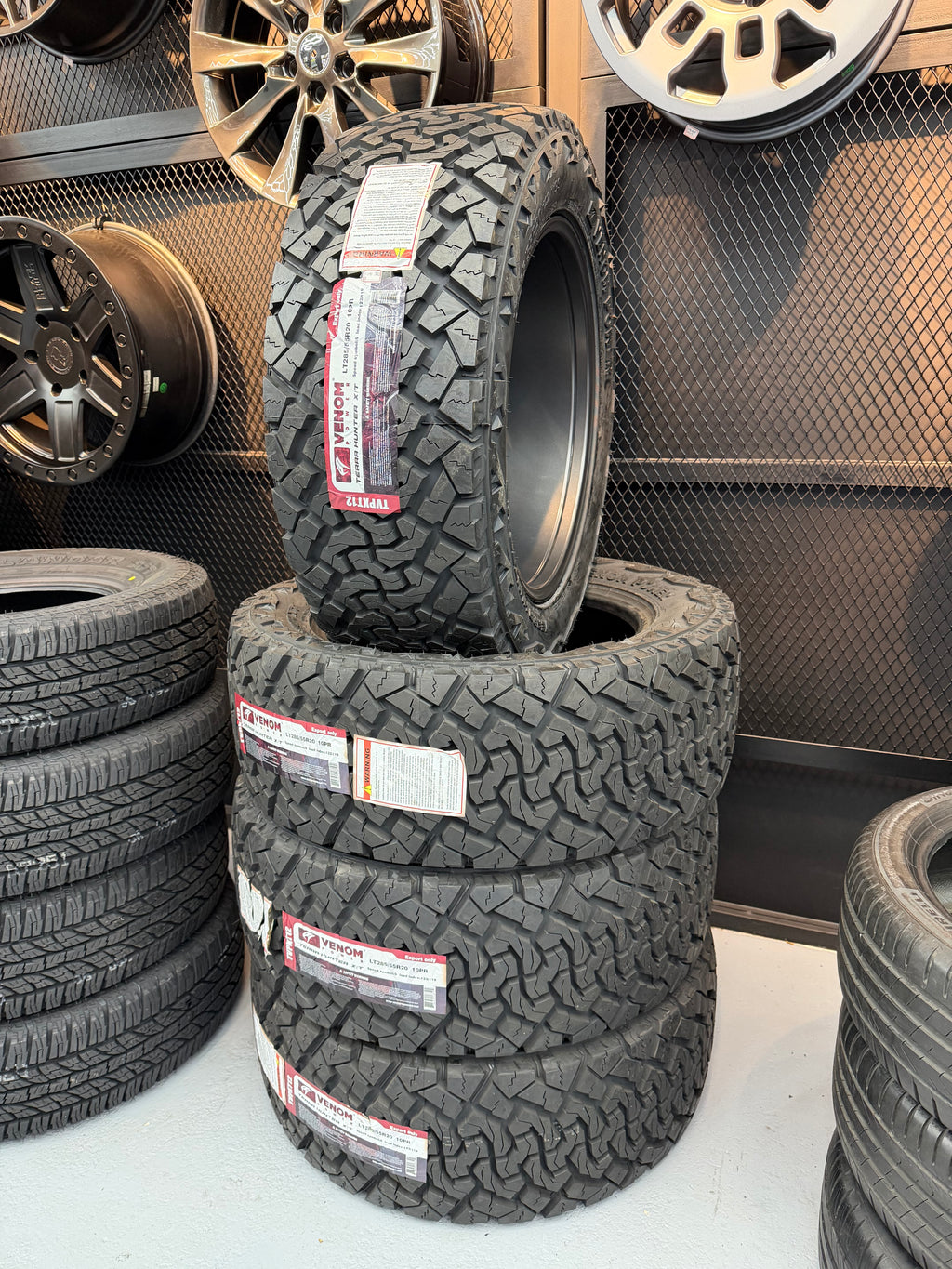 Venom Power Terra Hunter X/T LT285/55R20