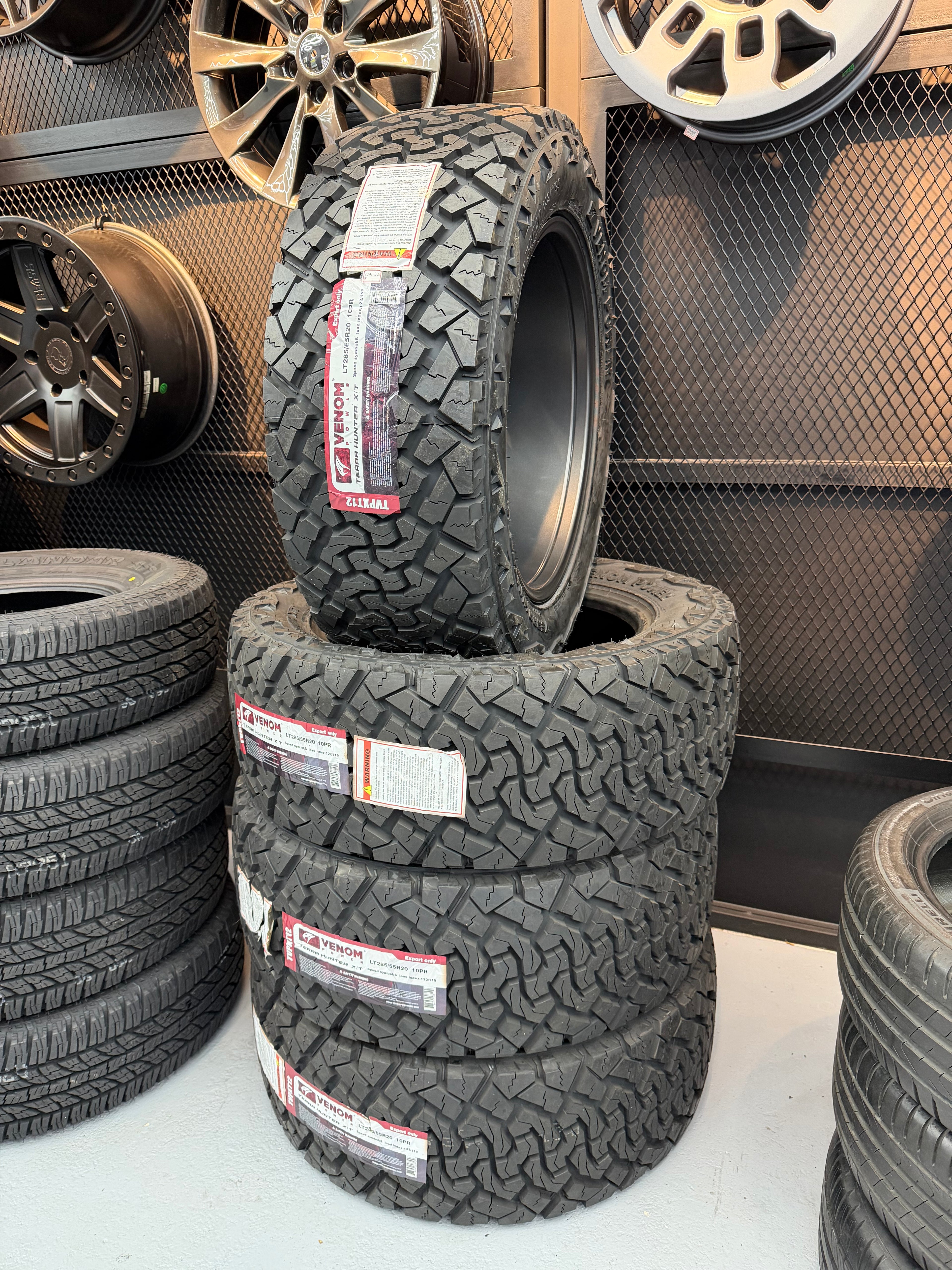 Venom Power Terra Hunter X/T LT285/55R20 10PR