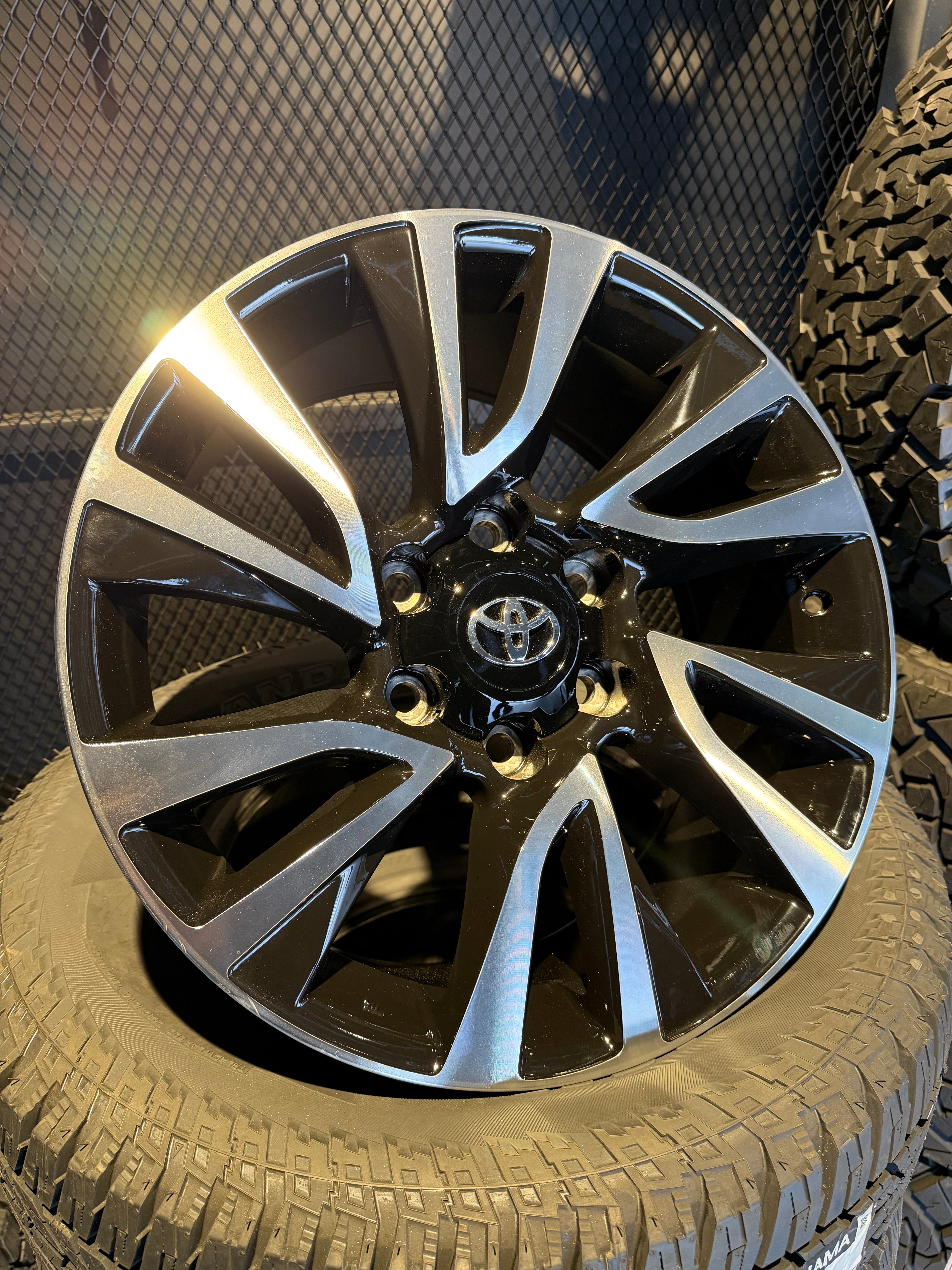 Rin Toyota Sport 18x8 Negro Maquinado