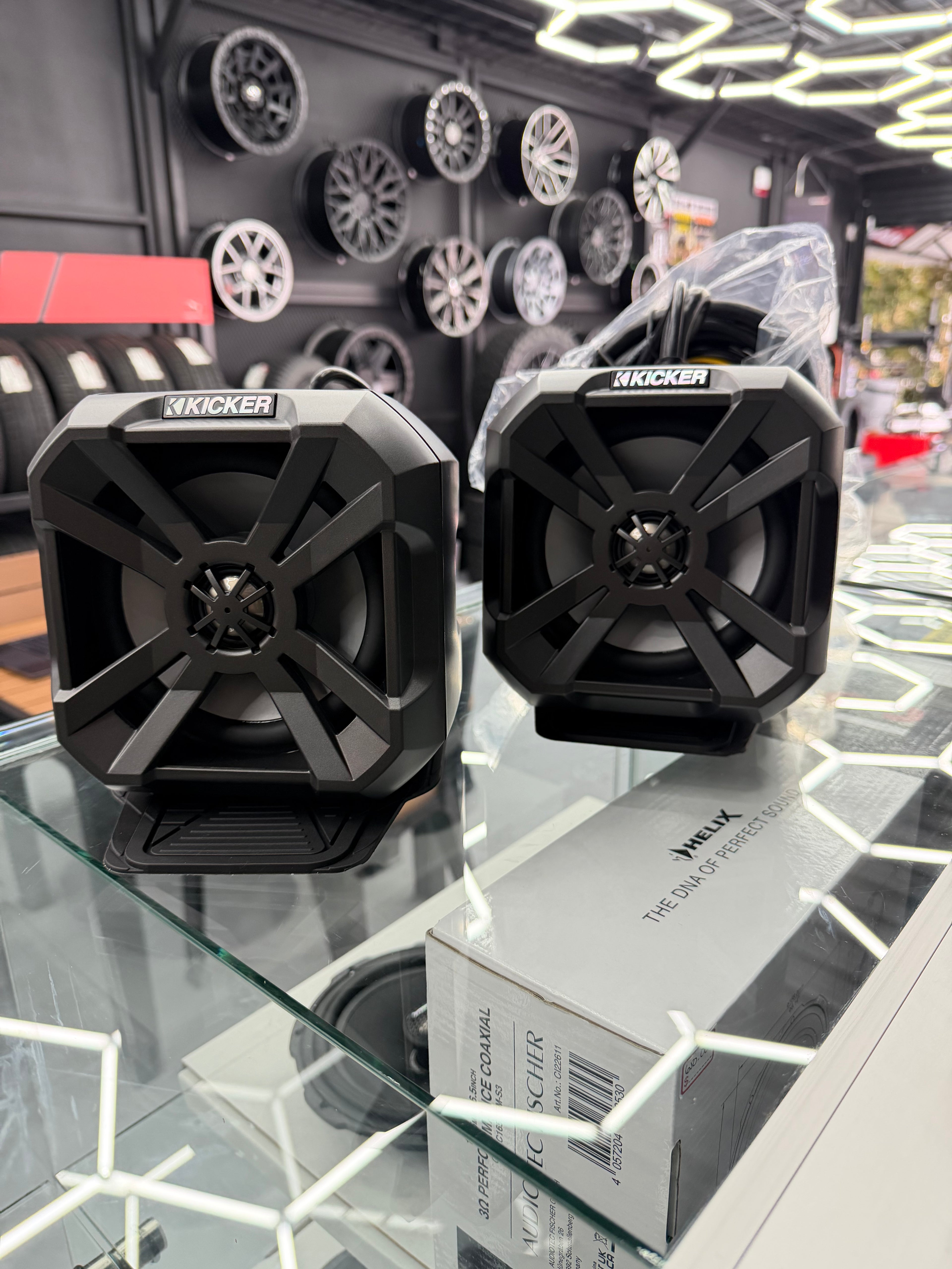 KIT BLUETOOTH Y PARLANTES KICKER MARINOS
